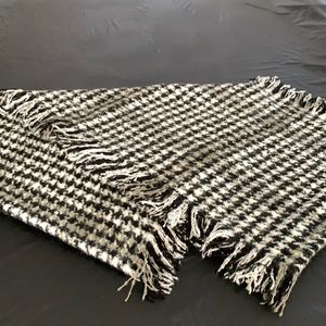 Houndstooth Infinity Scarf. Black/white/gray.